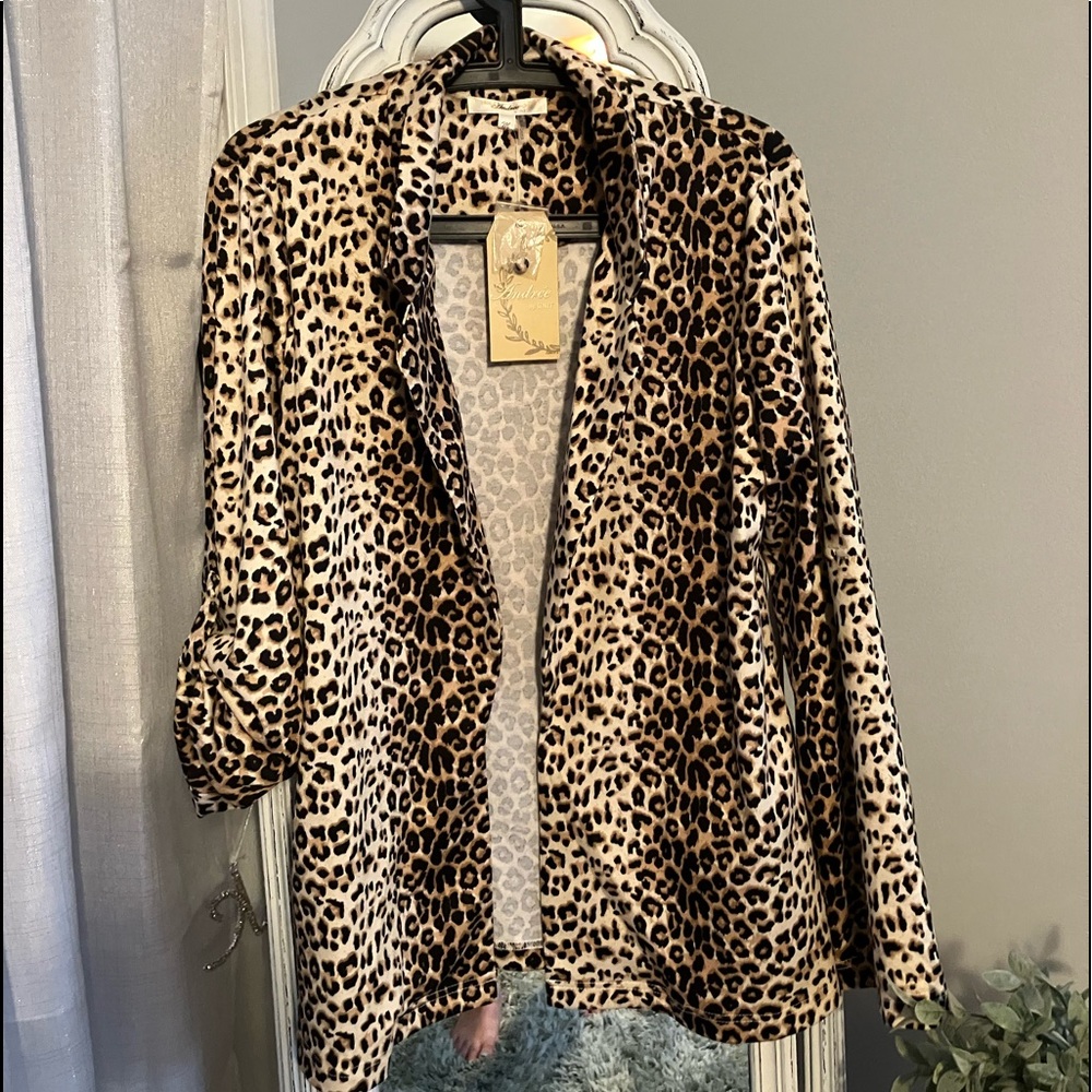 NWT woman’s stretch jacket cheetah Med